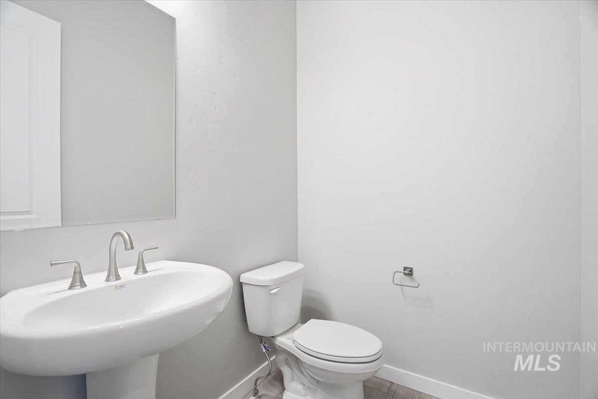 1301 White Cliffs St Property Photo 30