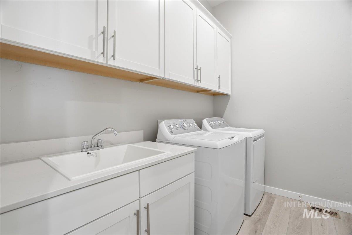 1301 White Cliffs St Property Photo 31