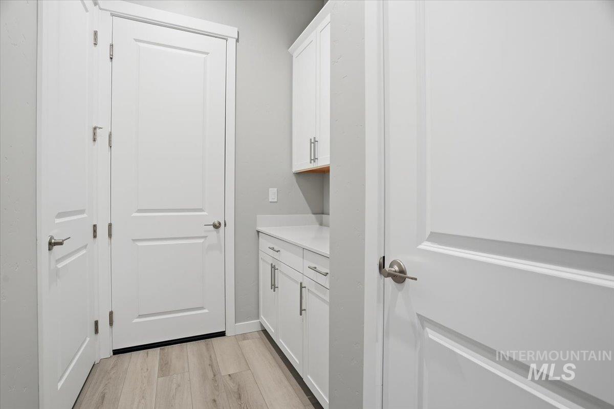1301 White Cliffs St Property Photo 32
