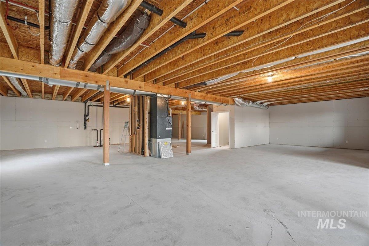 1301 White Cliffs St Property Photo 34