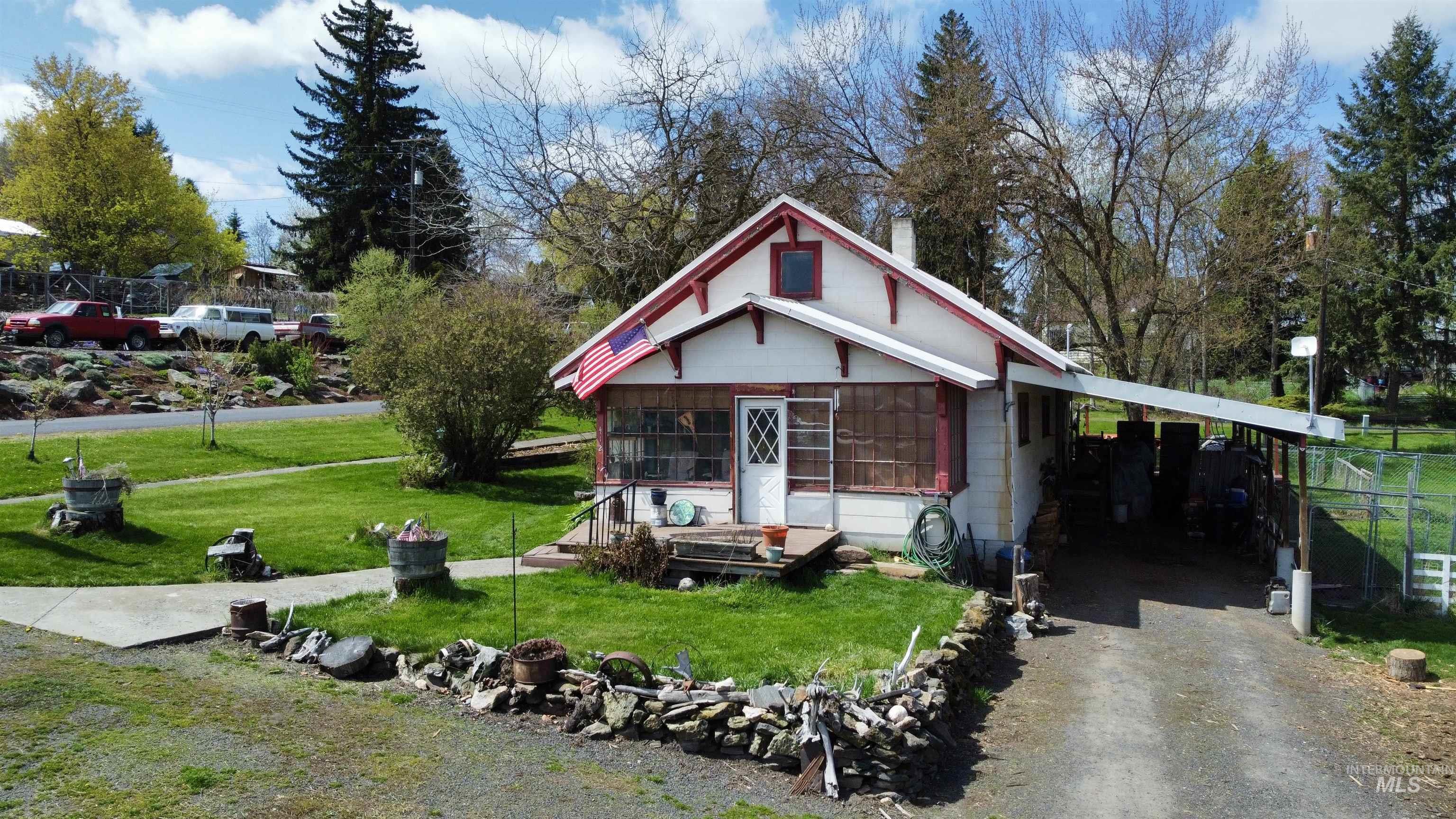 412 Walnut St Property Photo 2