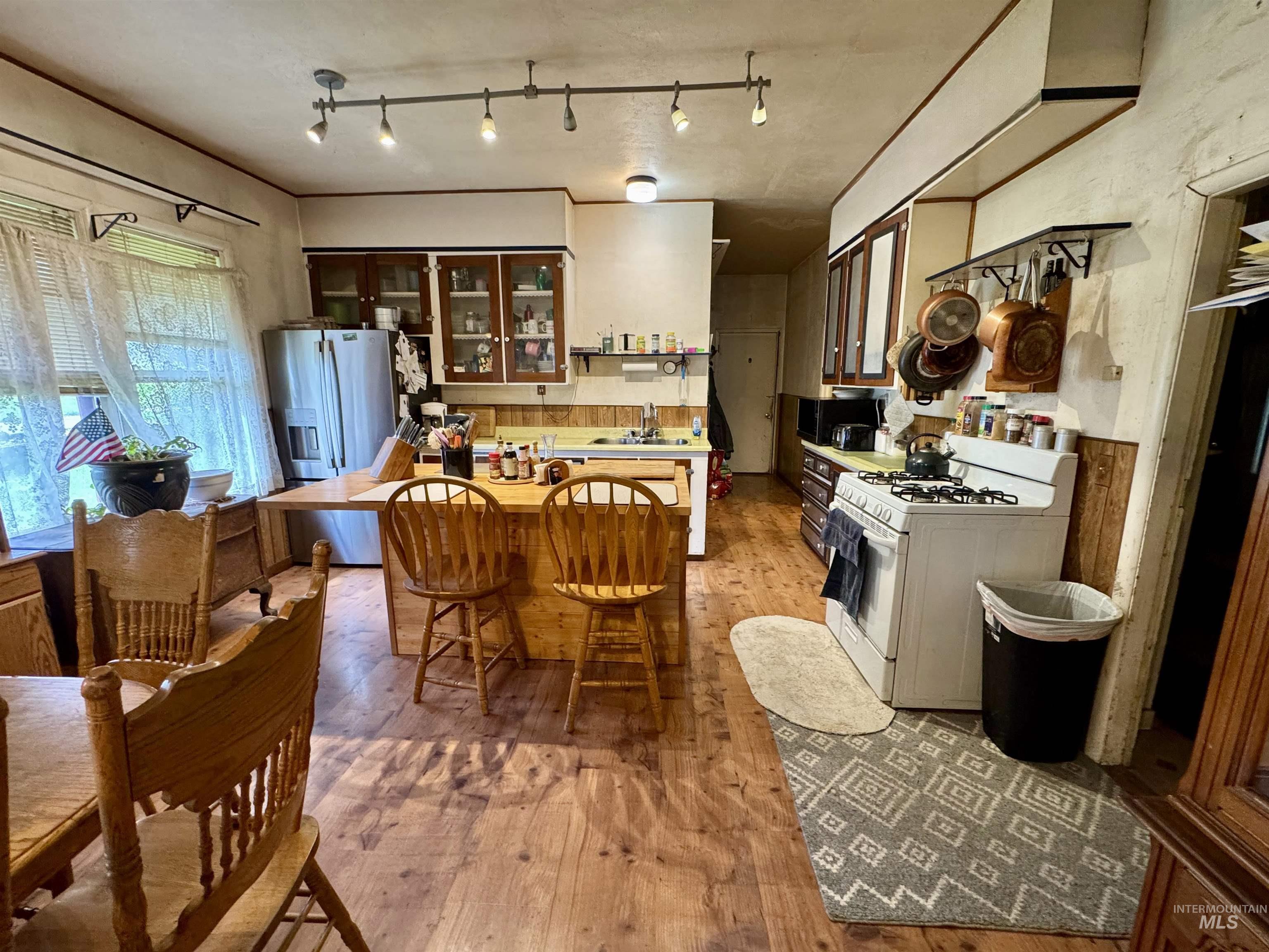 412 Walnut St Property Photo 9