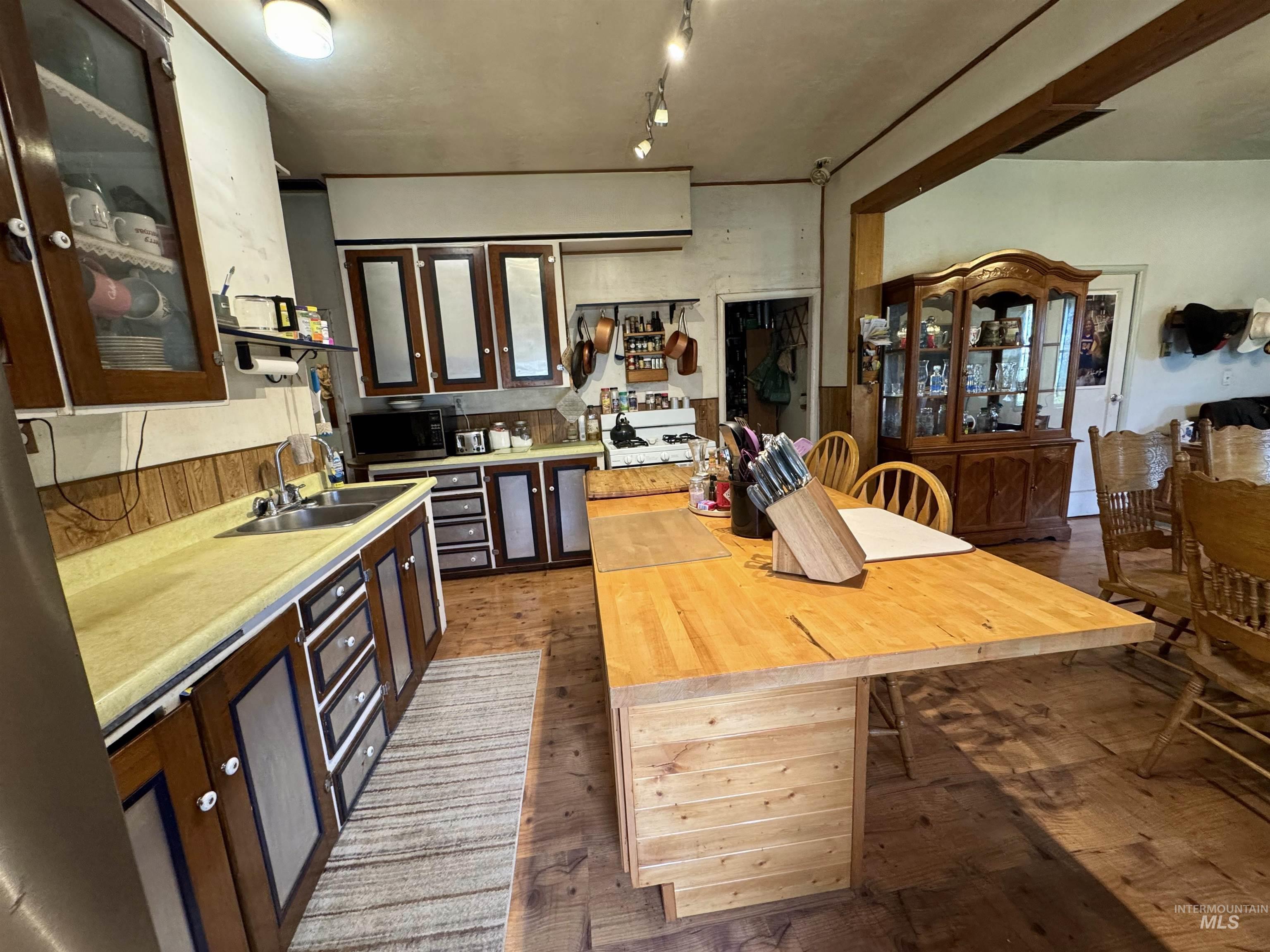 412 Walnut St Property Photo 10