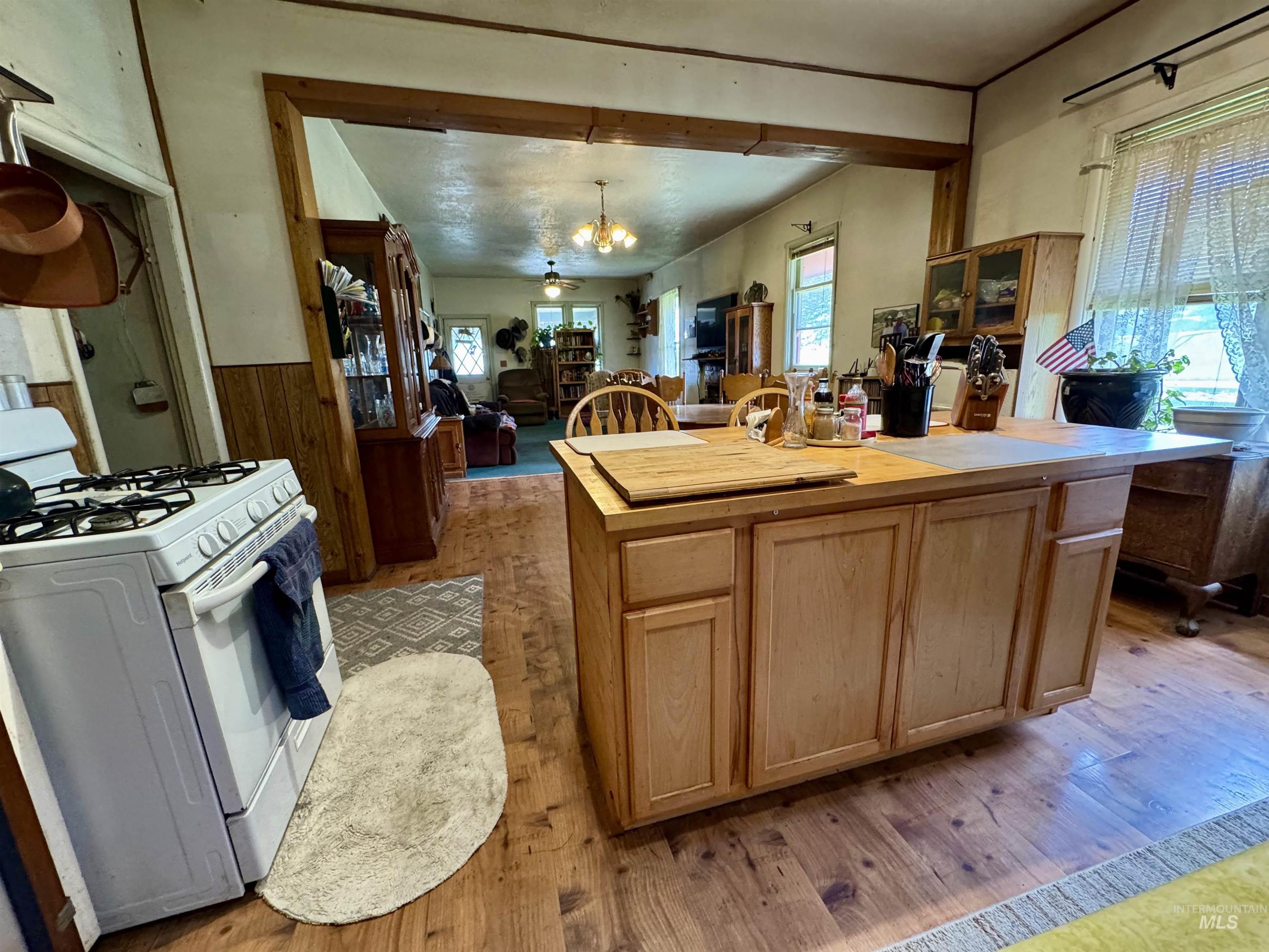 412 Walnut St Property Photo 11
