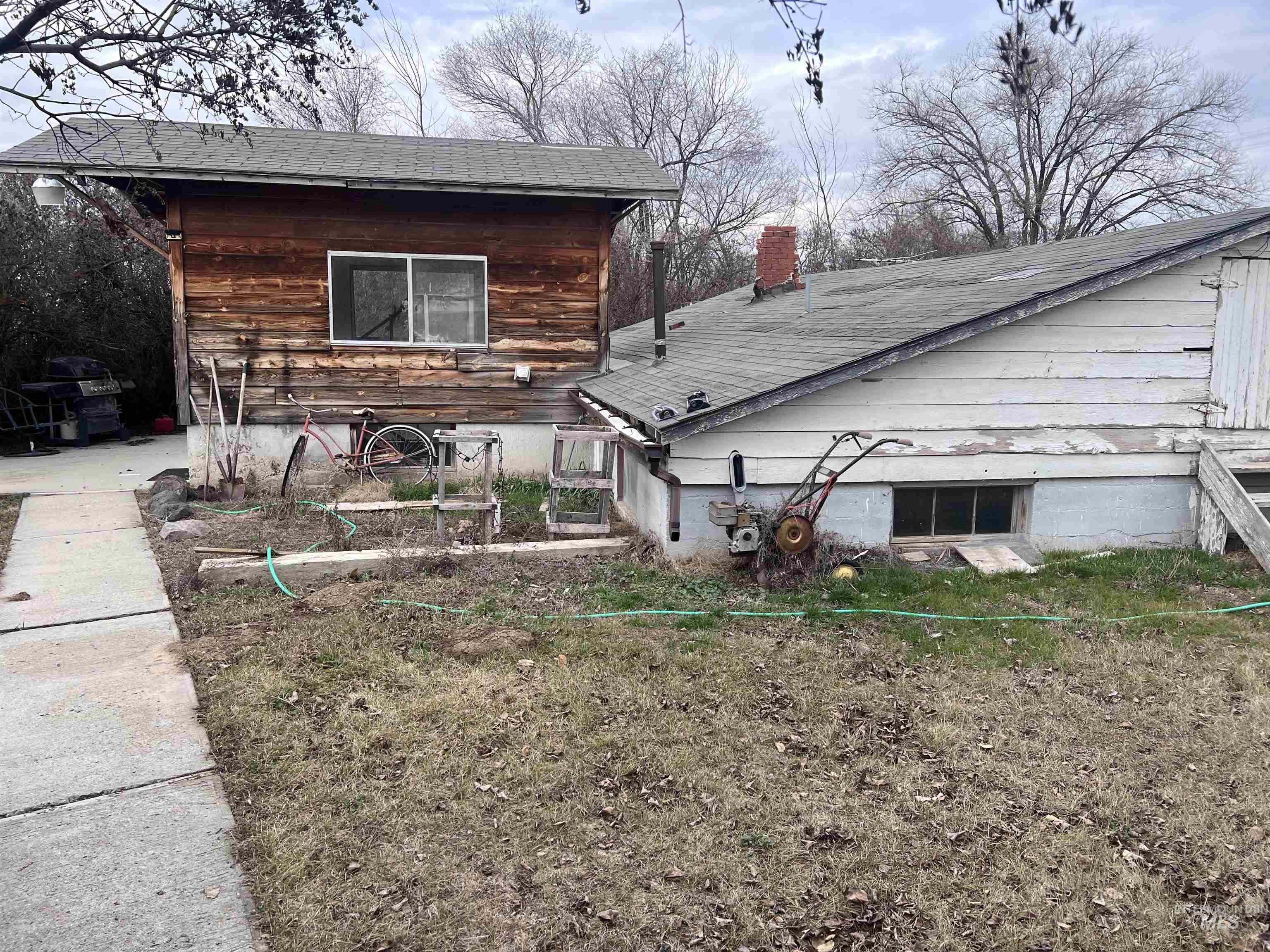 3967 Sand Hollow Rd Property Photo 3