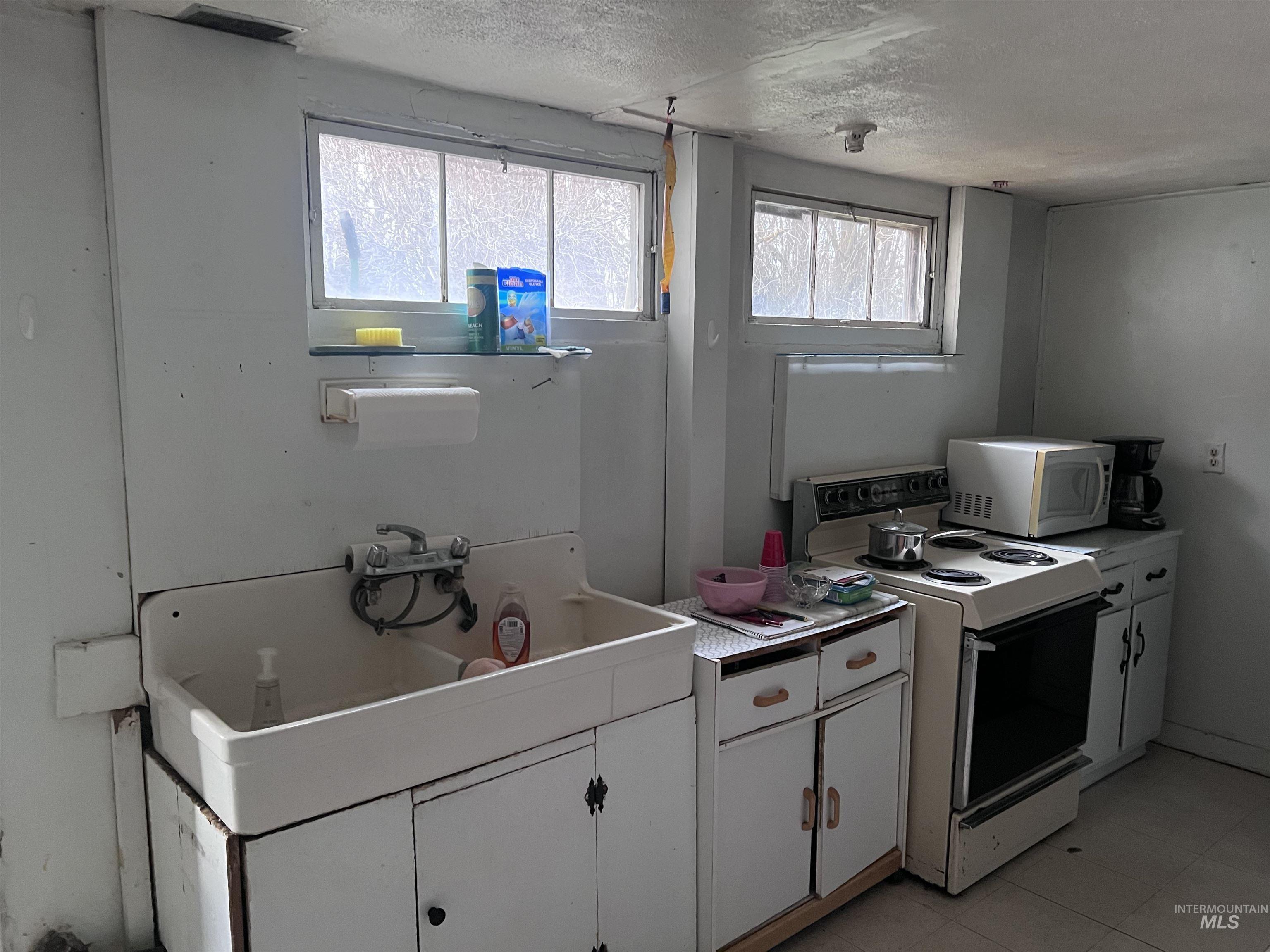 3967 Sand Hollow Rd Property Photo 11