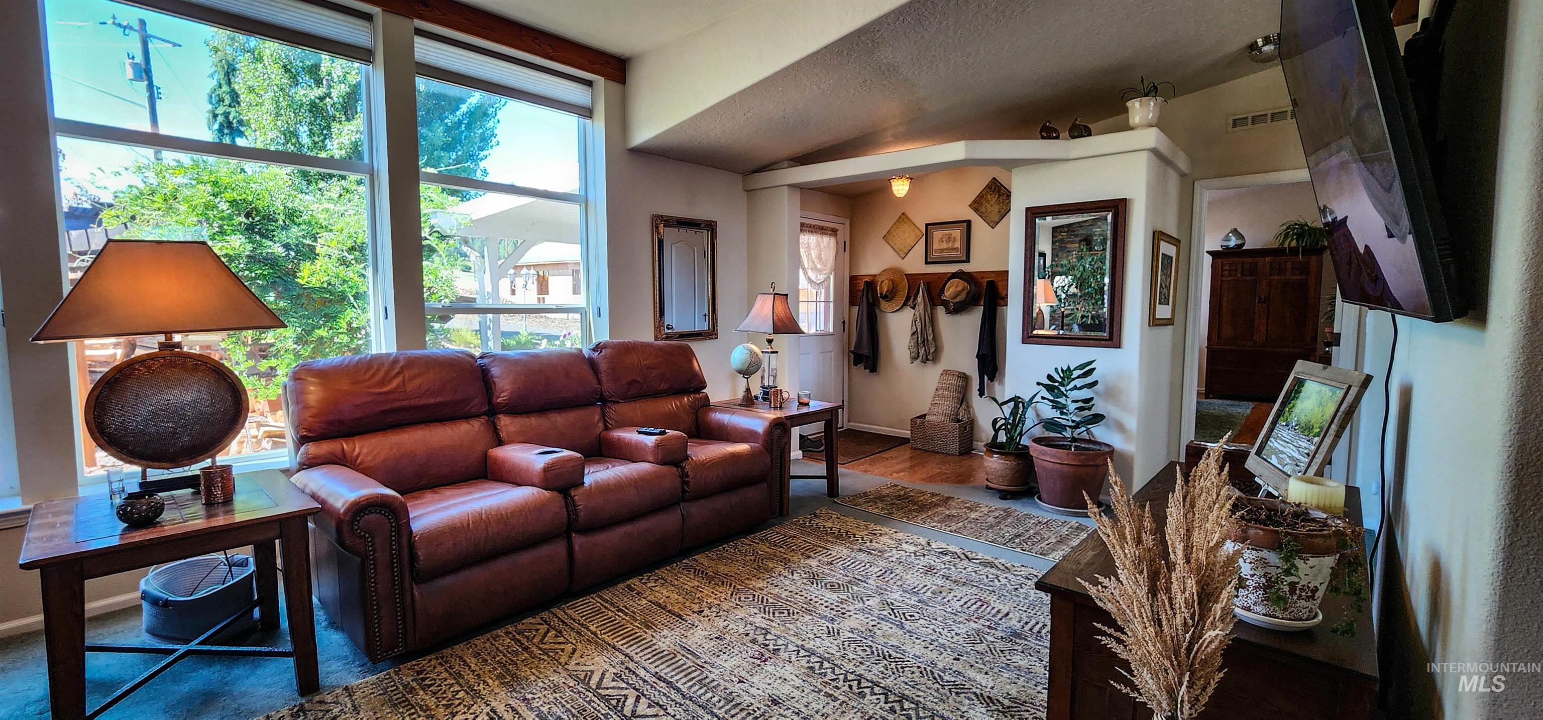 831 Crest Drive Property Photo 14
