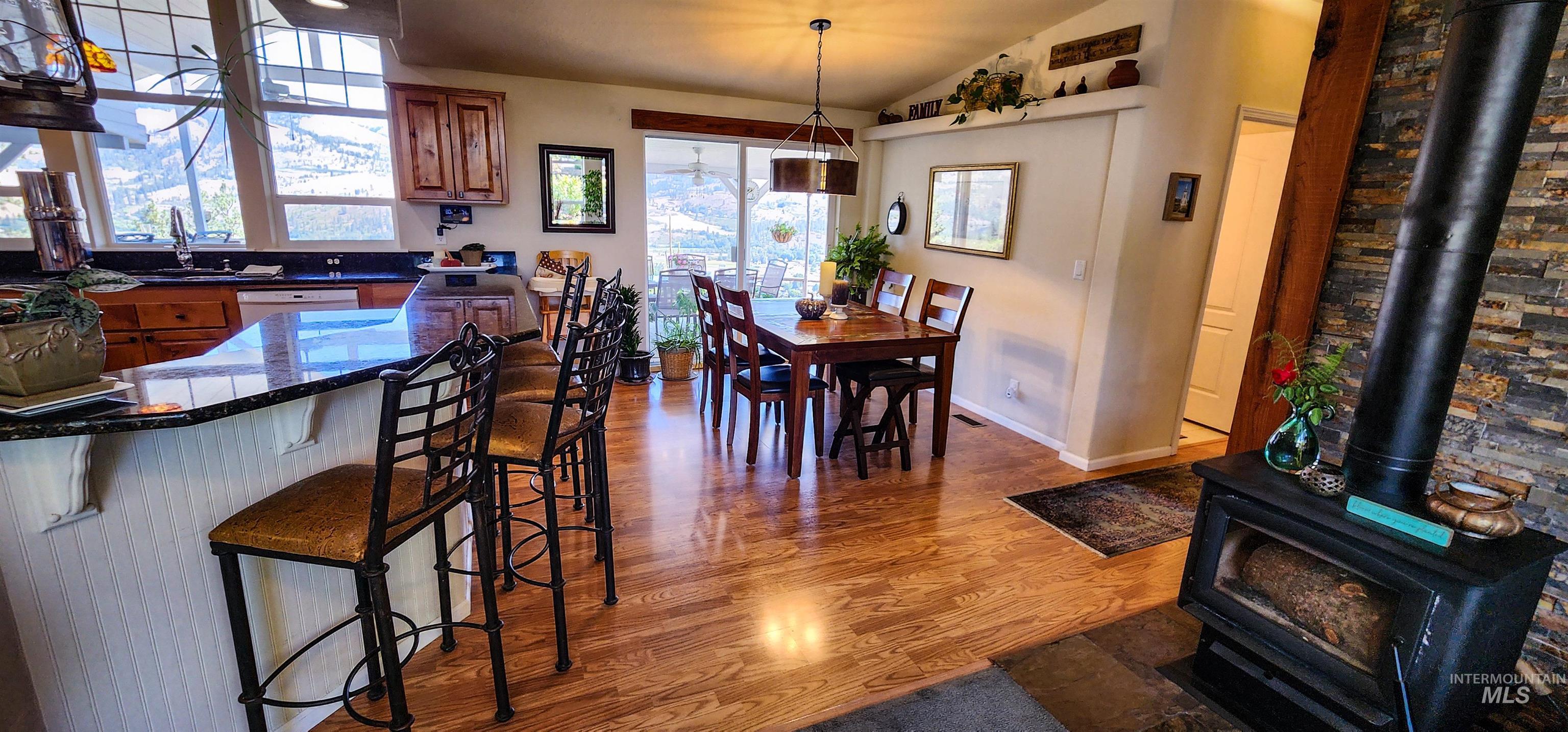 831 Crest Drive Property Photo 16