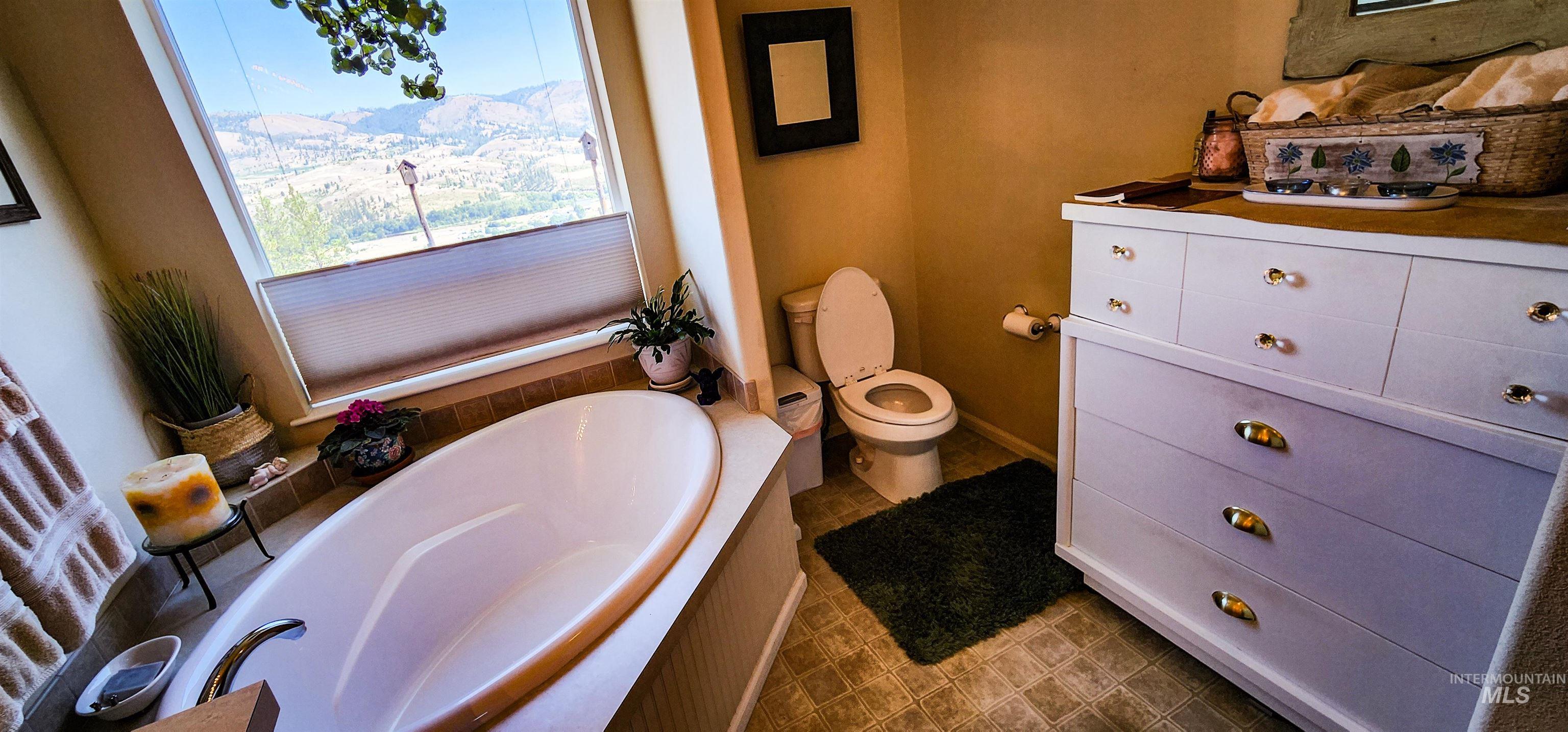 831 Crest Drive Property Photo 36
