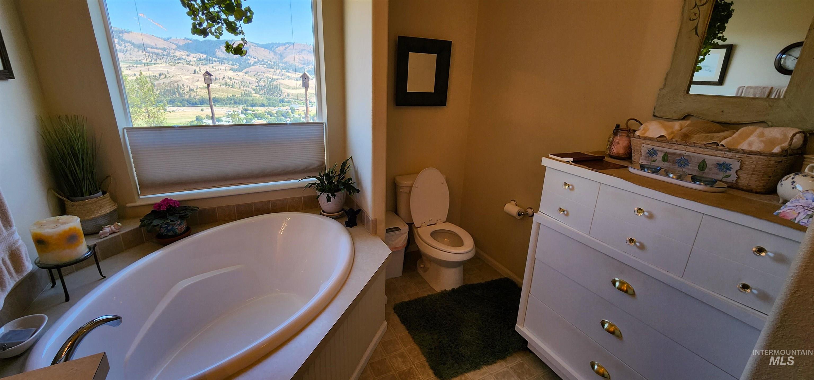 831 Crest Drive Property Photo 37
