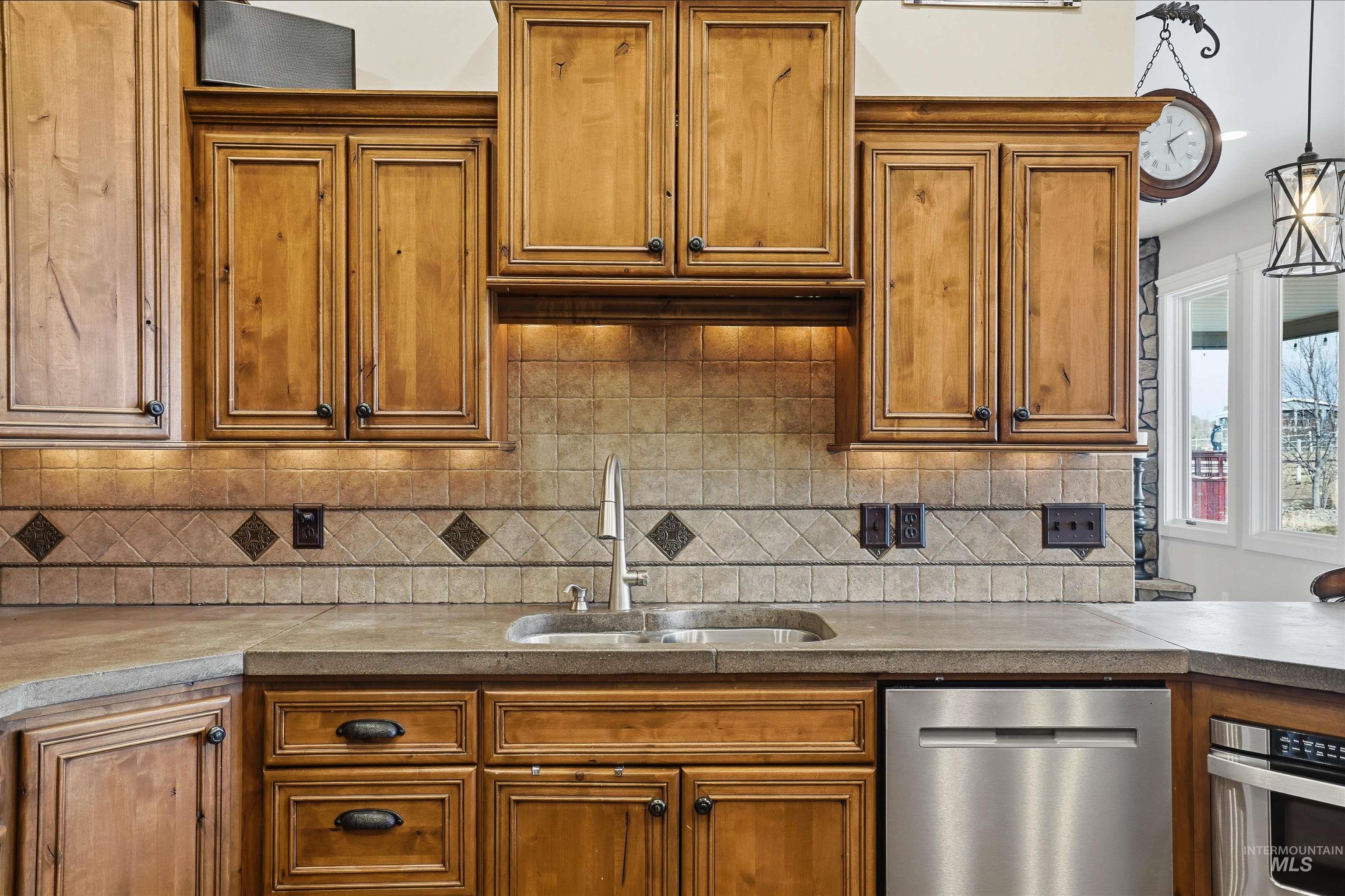 978 S 1200 E Property Photo 15