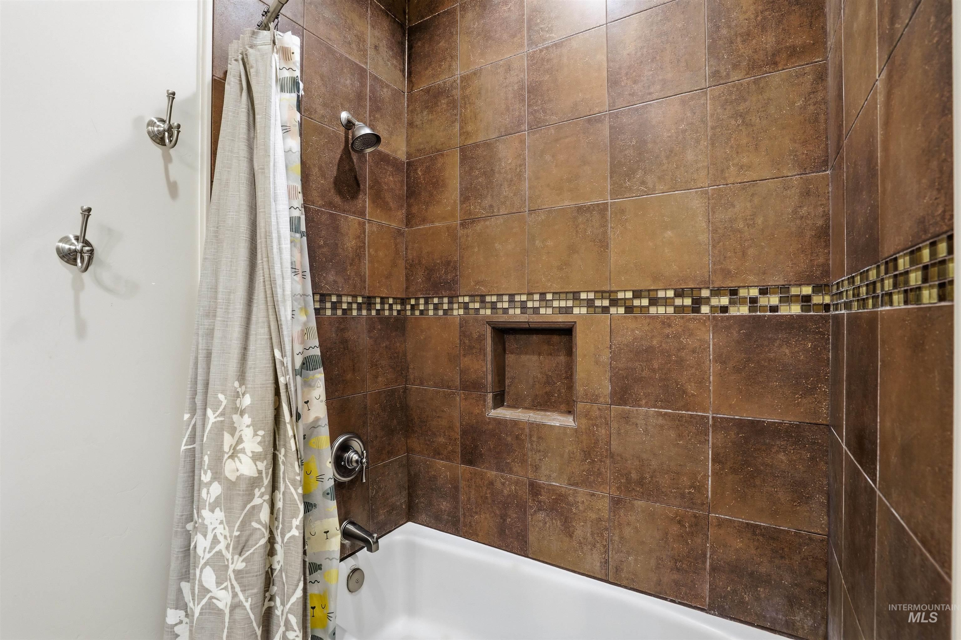 978 S 1200 E Property Photo 33