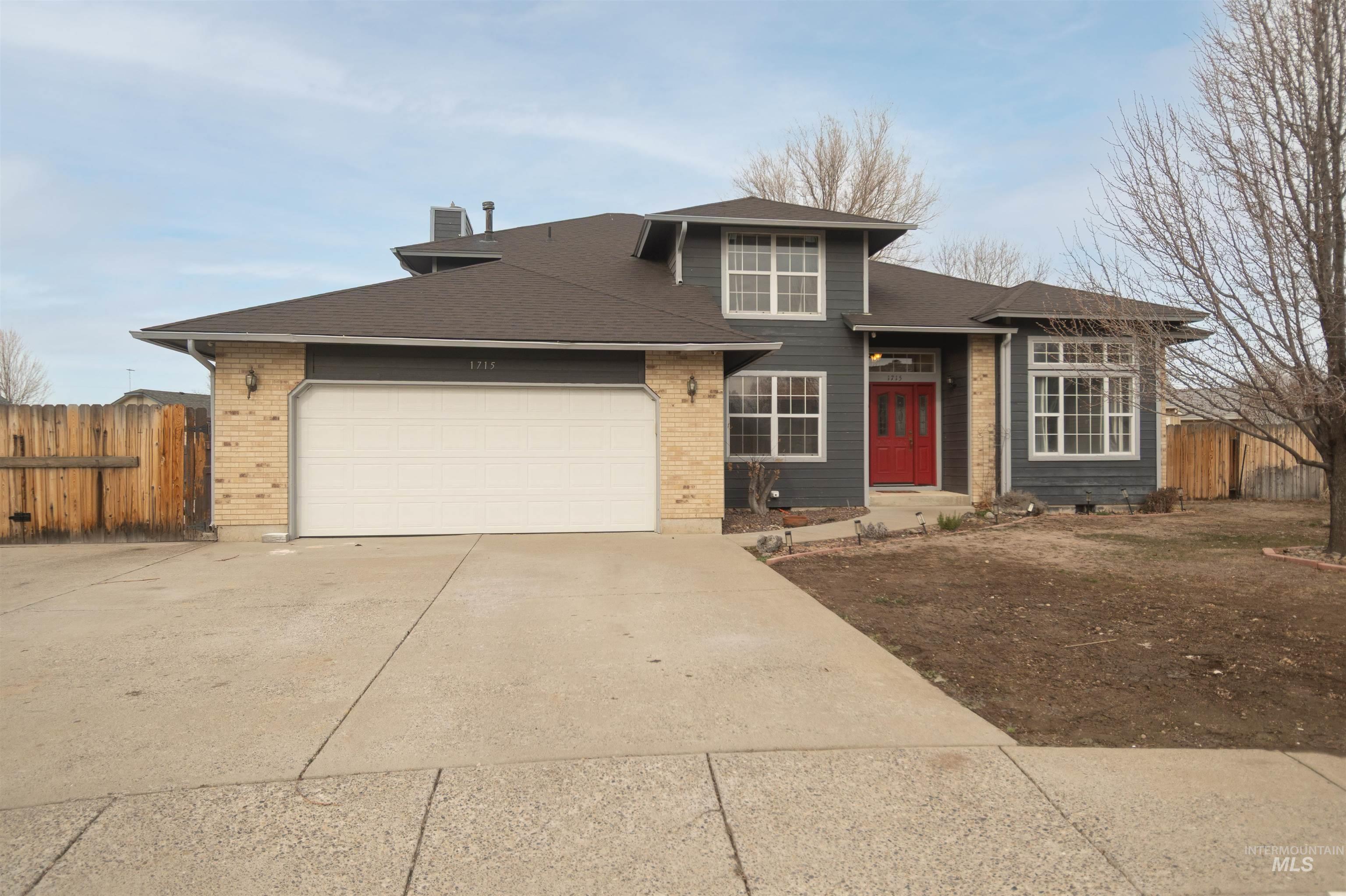 1715 Queens Ct Property Photo 1