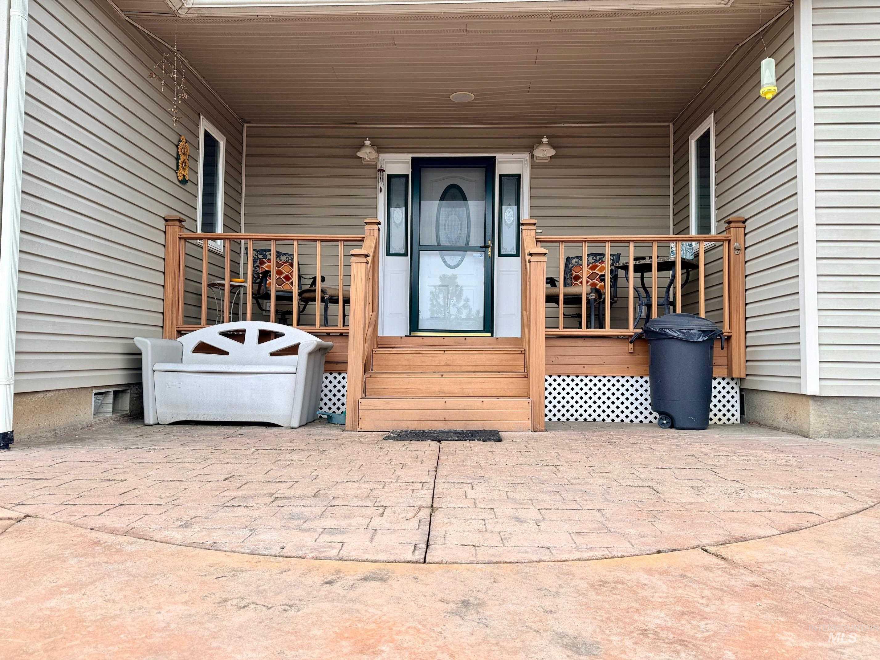 811 Crest Dr Property Photo 7