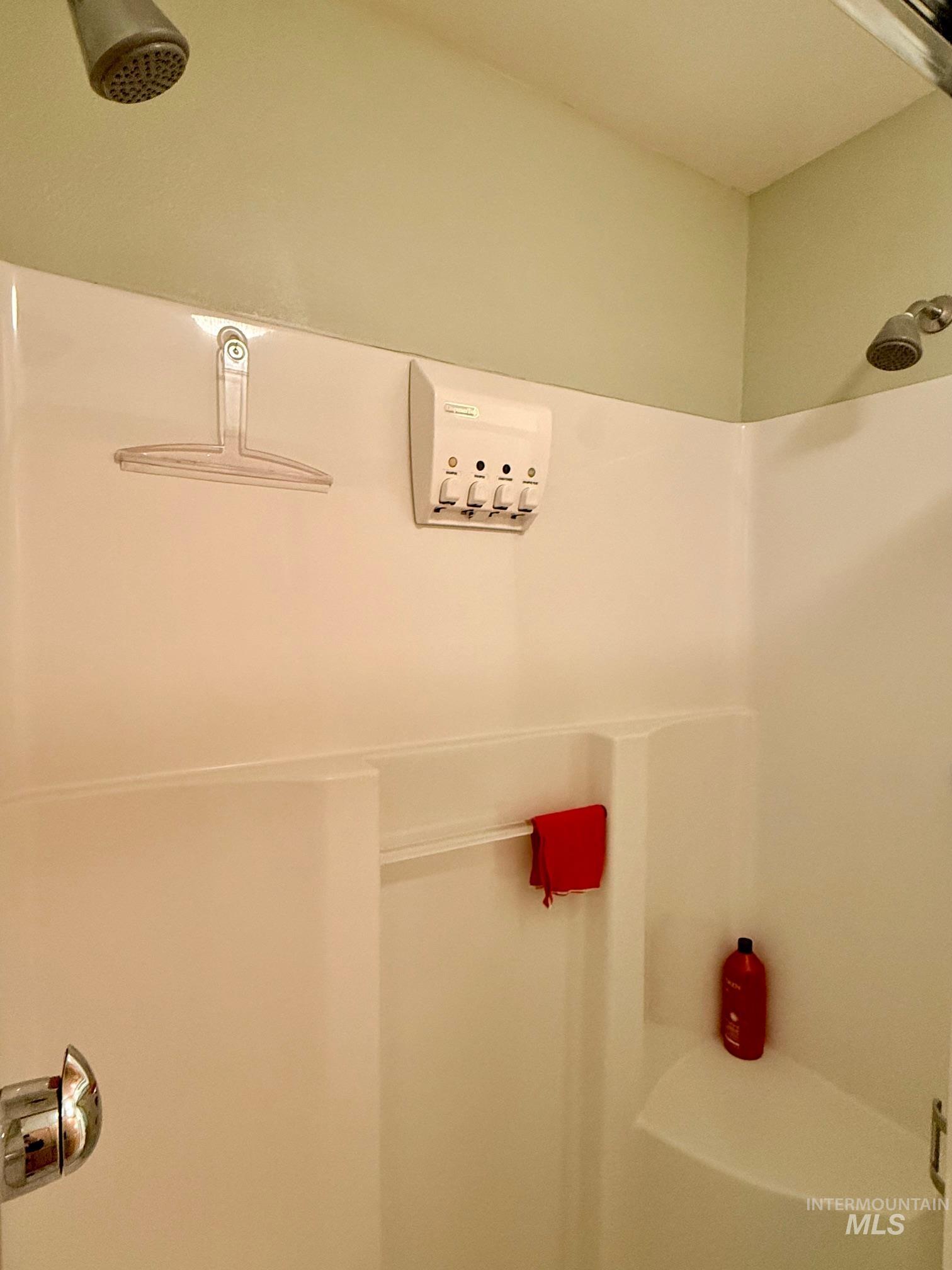 811 Crest Dr Property Photo 20