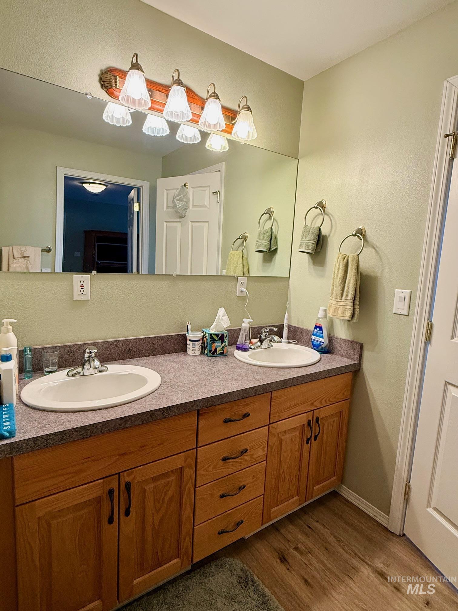 811 Crest Dr Property Photo 21