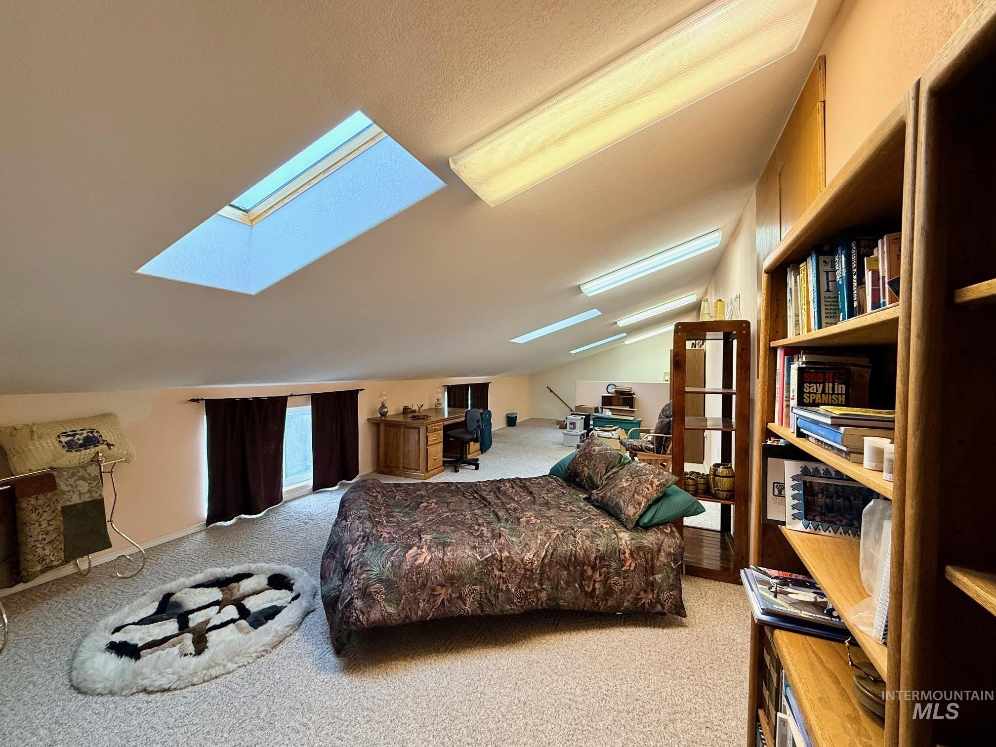 811 Crest Dr Property Photo 37