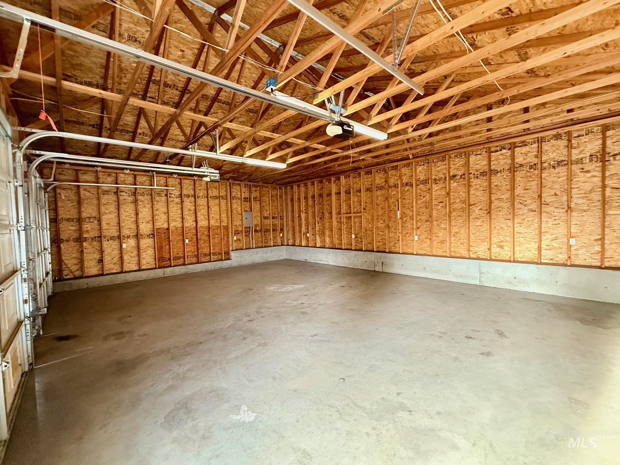 811 Crest Dr Property Photo 38