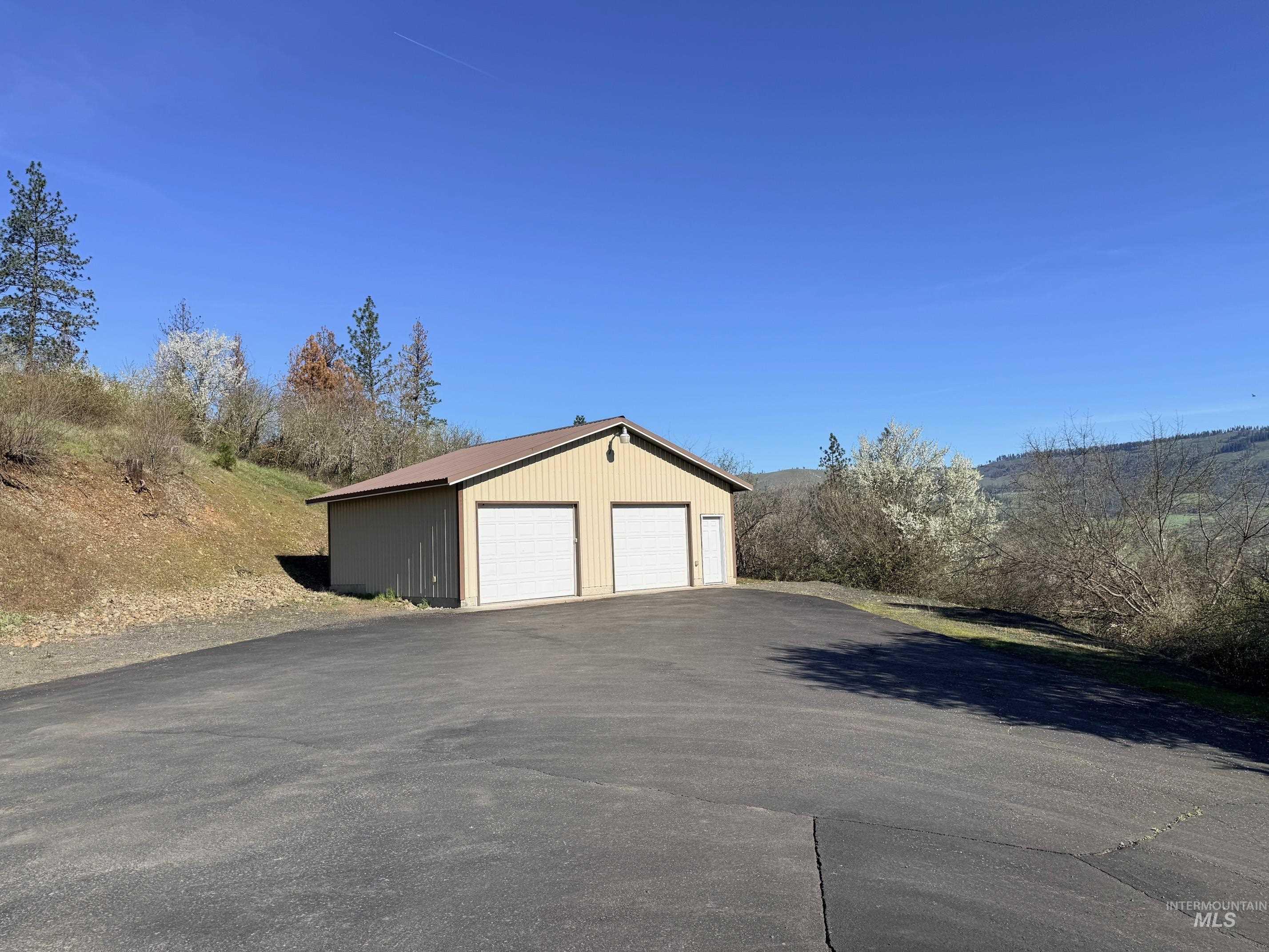 811 Crest Dr Property Photo 39
