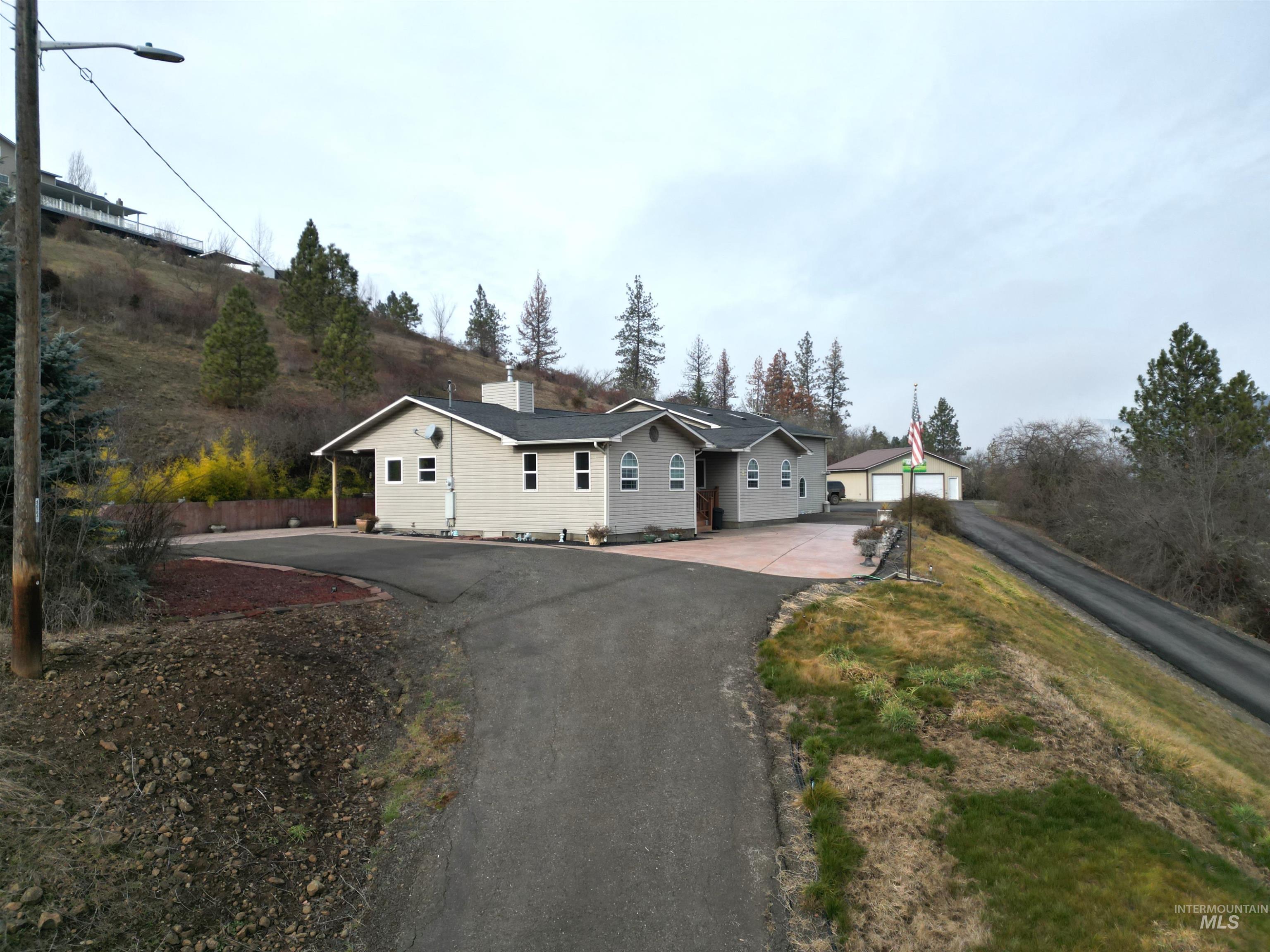 811 Crest Dr Property Photo 40