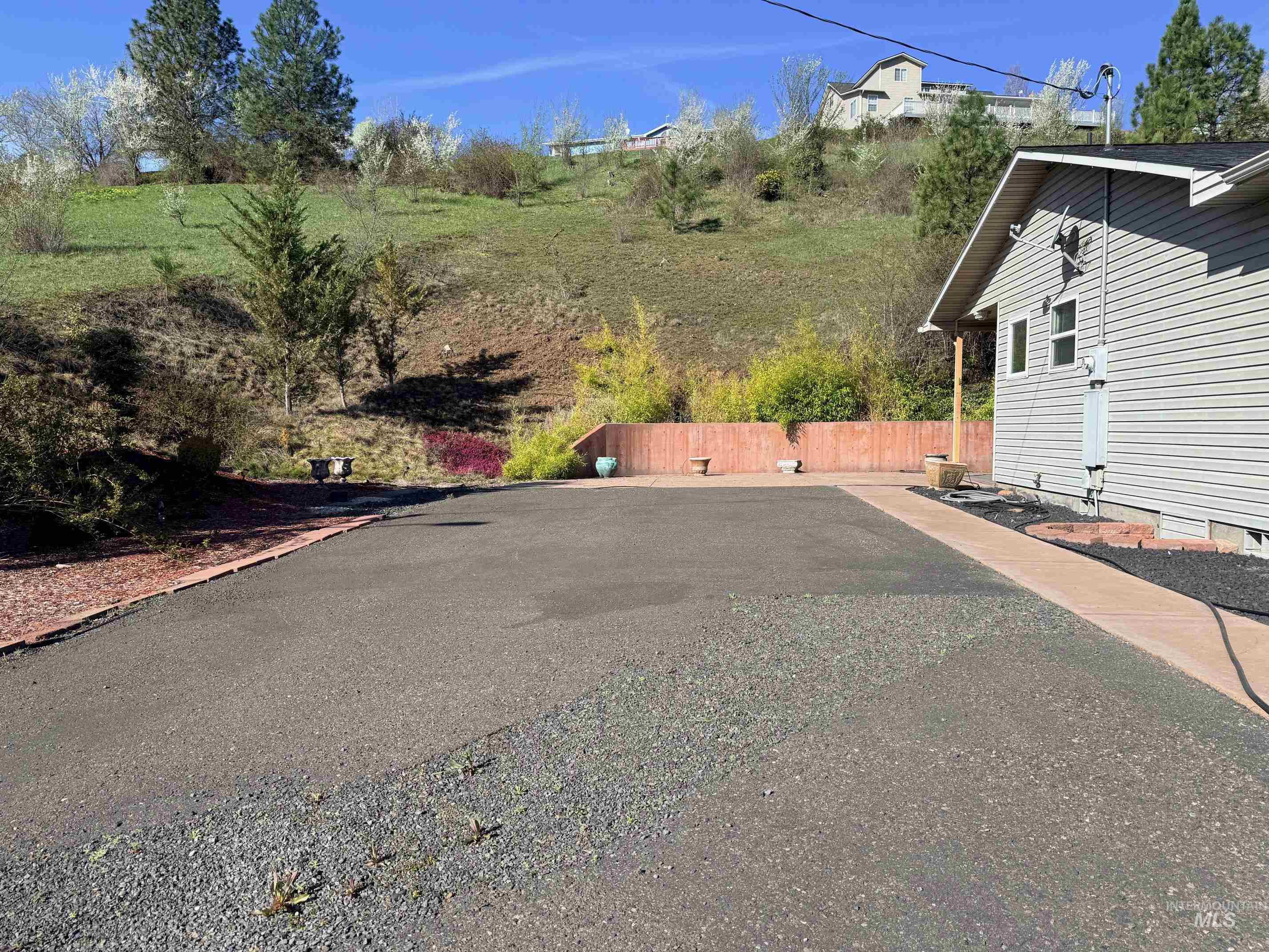 811 Crest Dr Property Photo 41