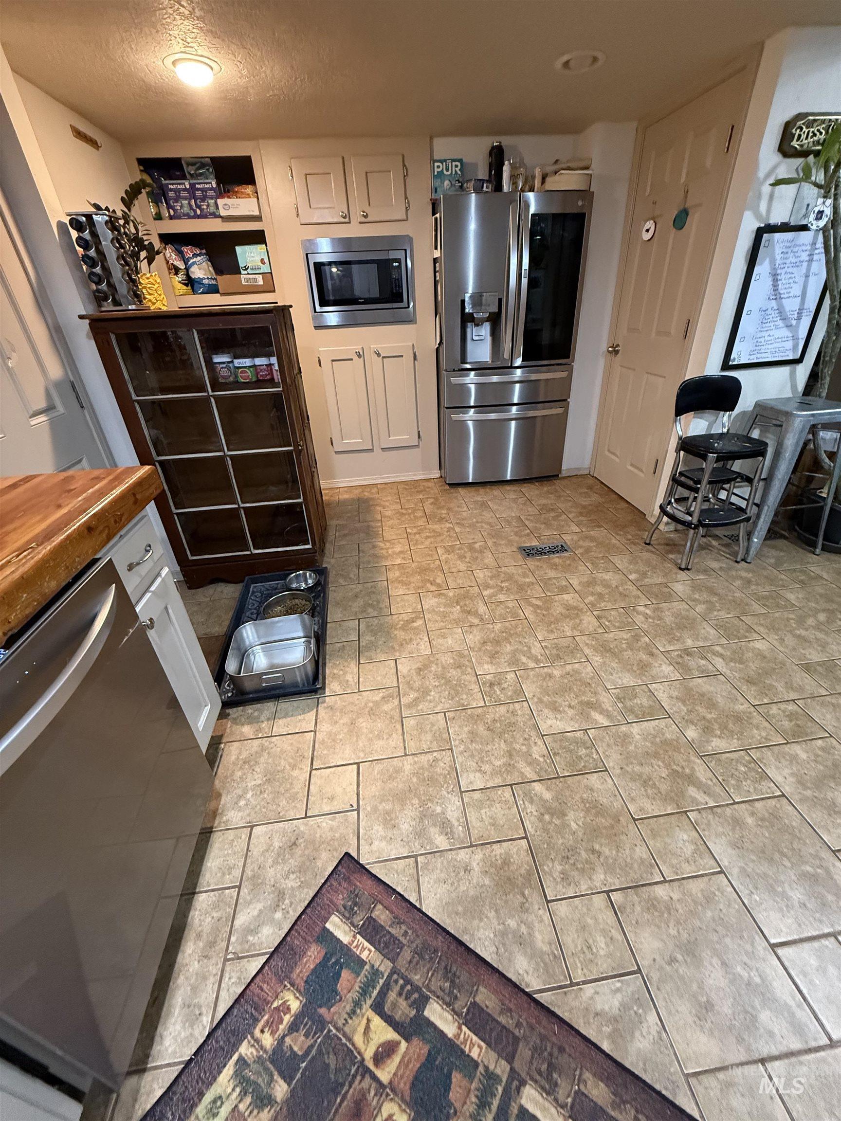 16985 Garnet Rd Property Photo 16