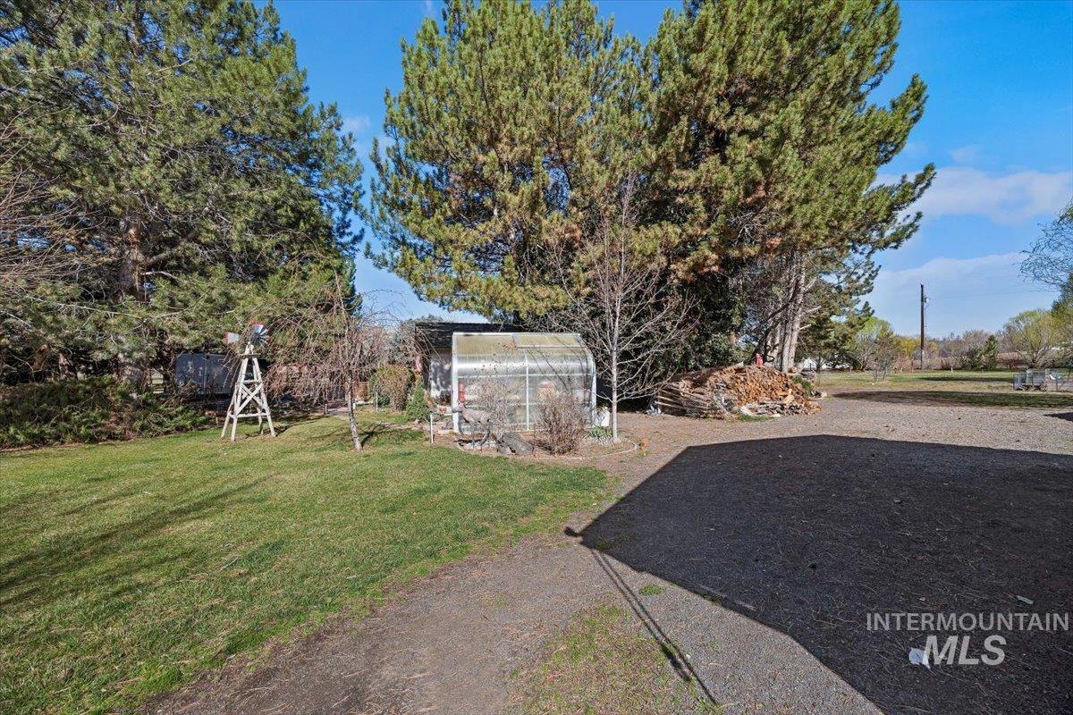 215 Willow Property Photo 29