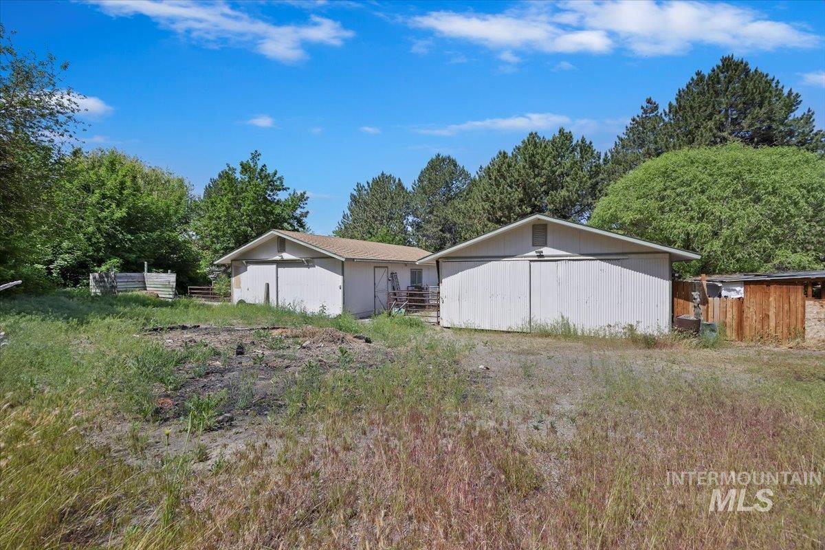 215 Willow Property Photo 36