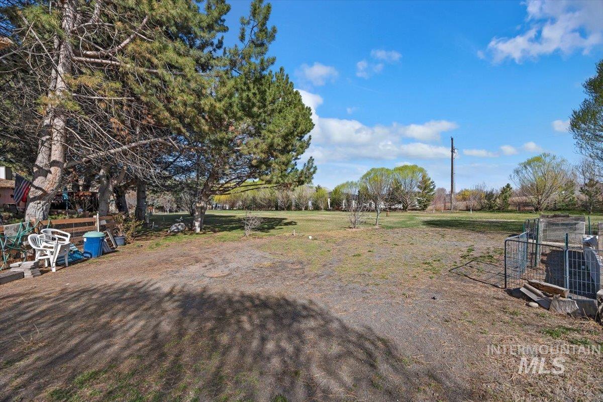 215 Willow Property Photo 40