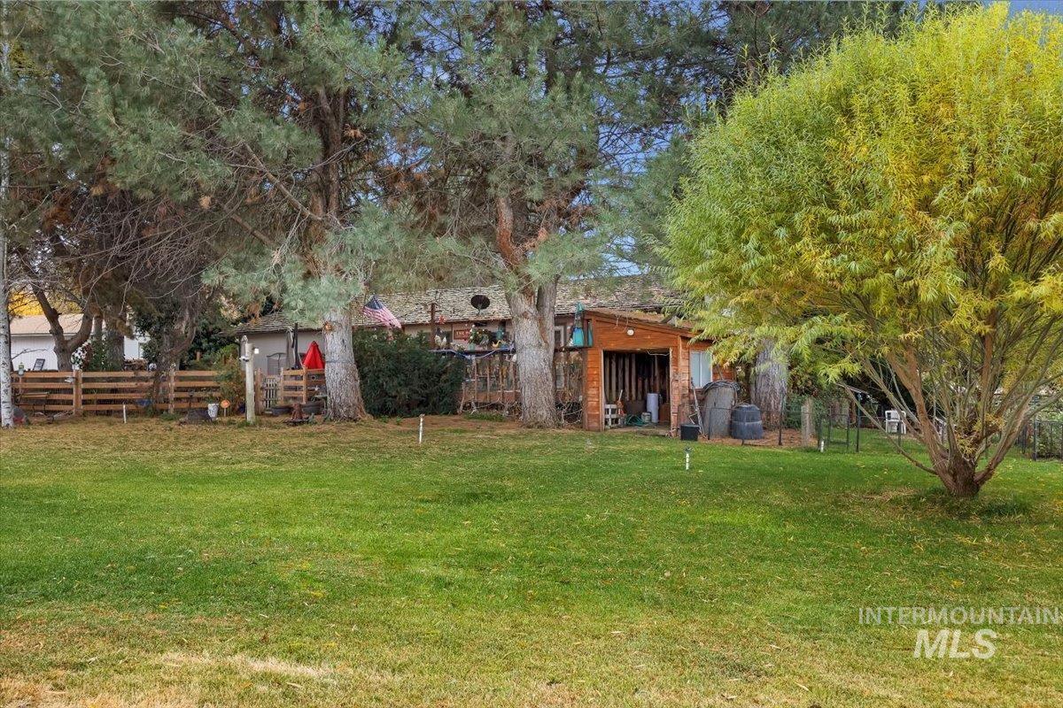 215 Willow Property Photo 46