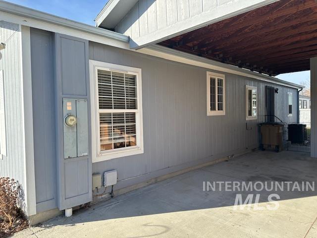 656 Liberty Ln Property Photo 3