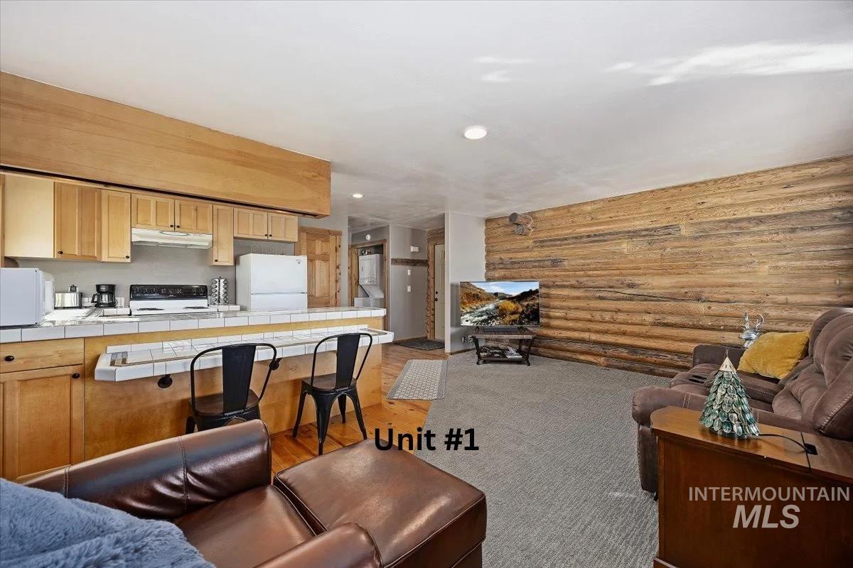 128 E Sage Ave Property Photo 2