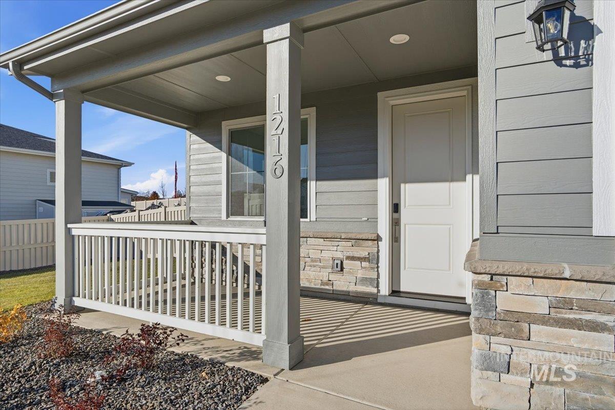 1216 Stirling Meadows Ct Property Photo 2