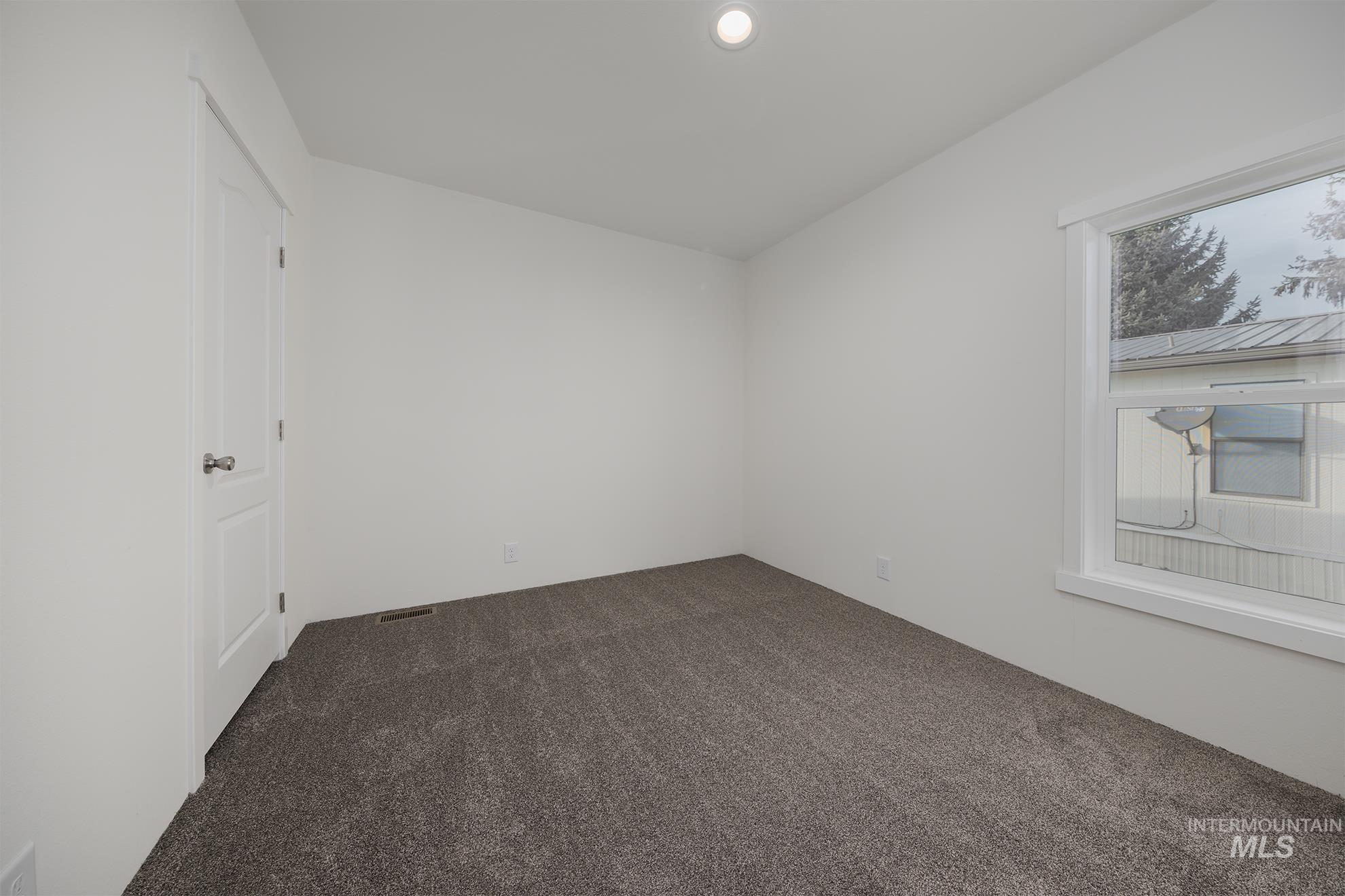 2750 Alden Rd #8 Property Photo 20