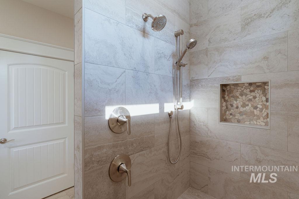 1396 Haizlee Way Property Photo 17