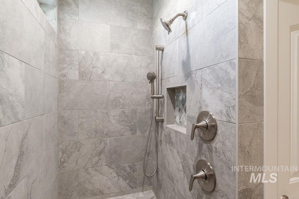 1396 Haizlee Way Property Photo 34