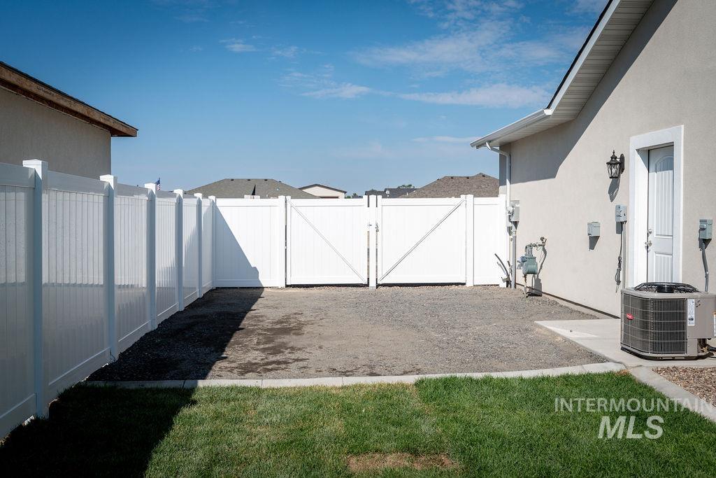 1396 Haizlee Way Property Photo 45