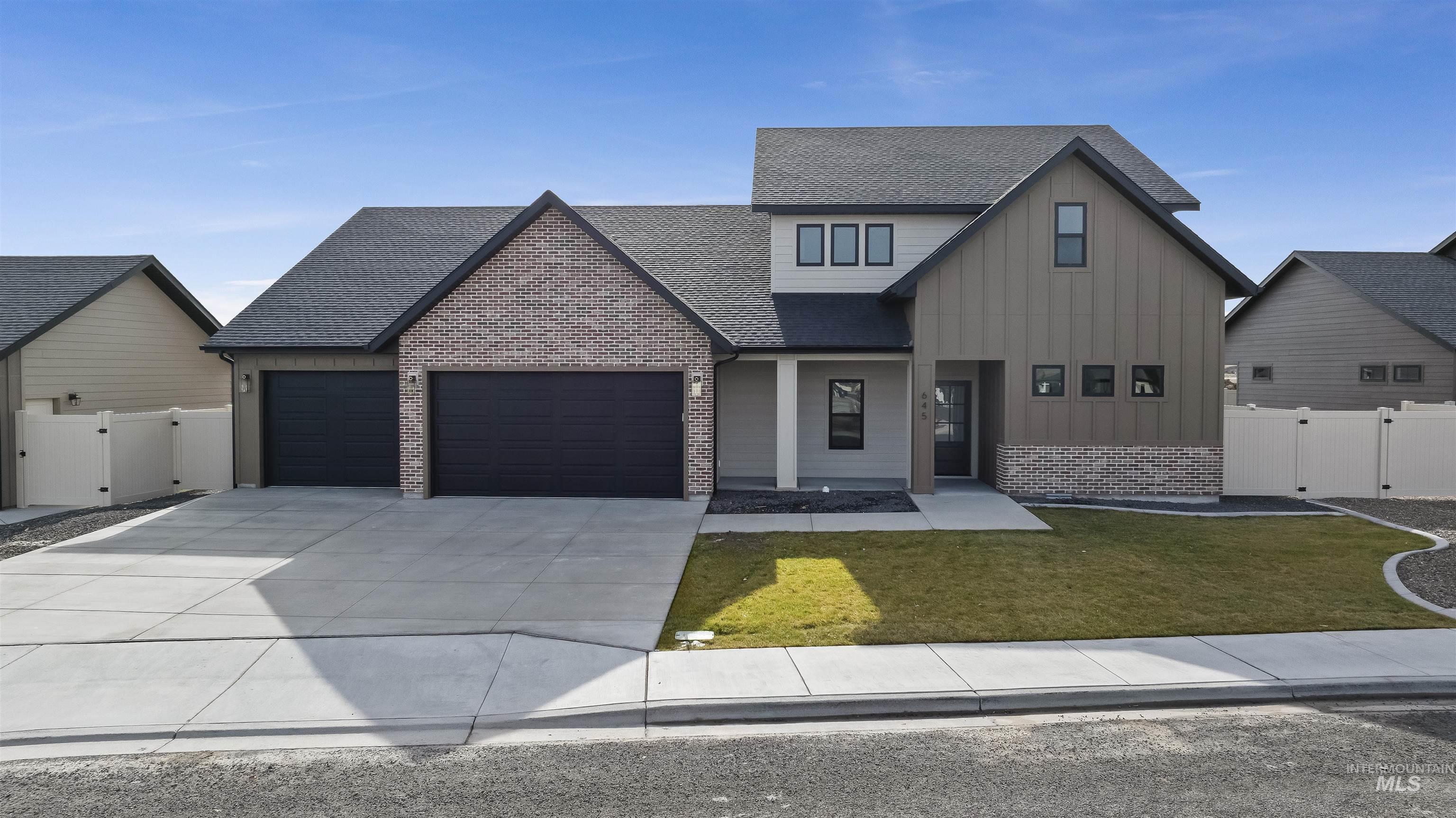 645 Canyon Crest Drive W Property Photo 1
