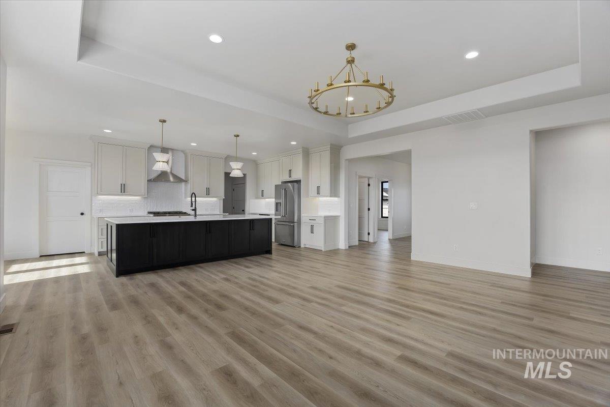 663 Canyon Crest Drive W Property Photo 8