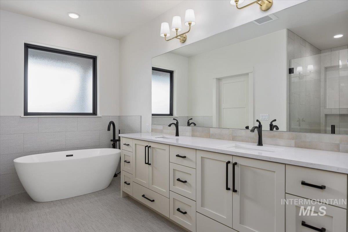 663 Canyon Crest Drive W Property Photo 21