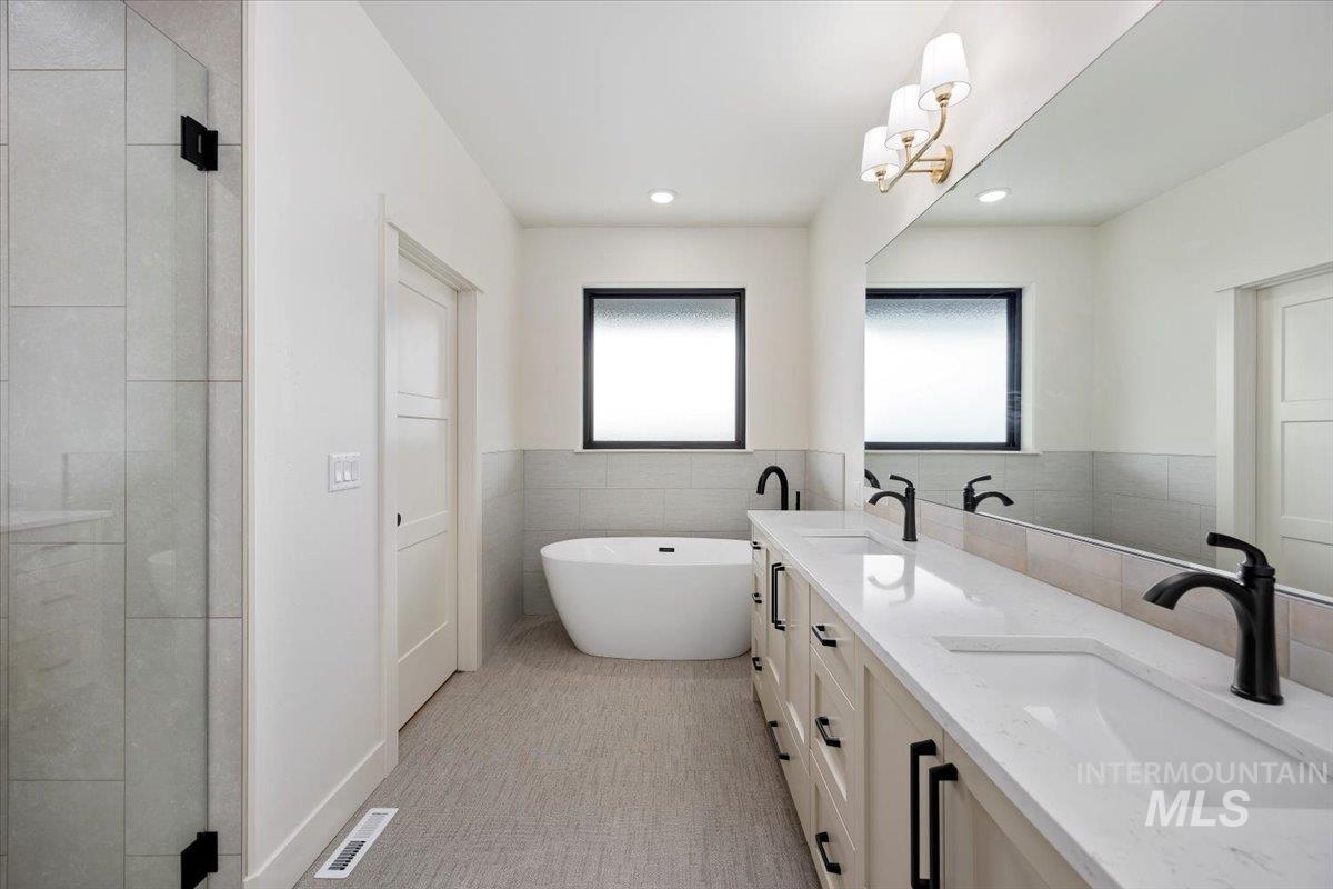 663 Canyon Crest Drive W Property Photo 22