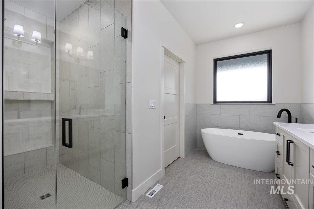 663 Canyon Crest Drive W Property Photo 23