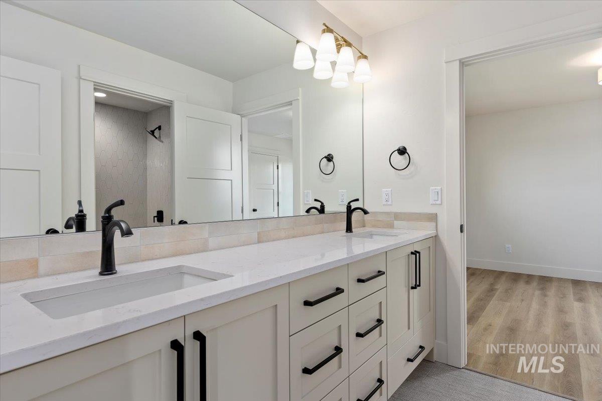 663 Canyon Crest Drive W Property Photo 29