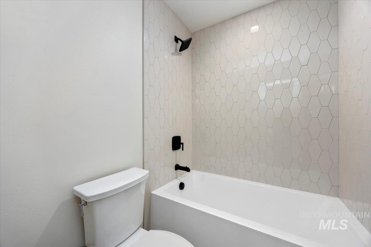 663 Canyon Crest Drive W Property Photo 30