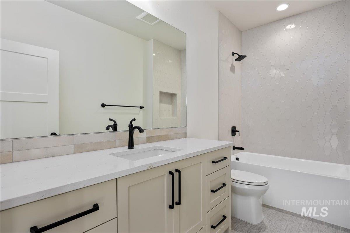 663 Canyon Crest Drive W Property Photo 33