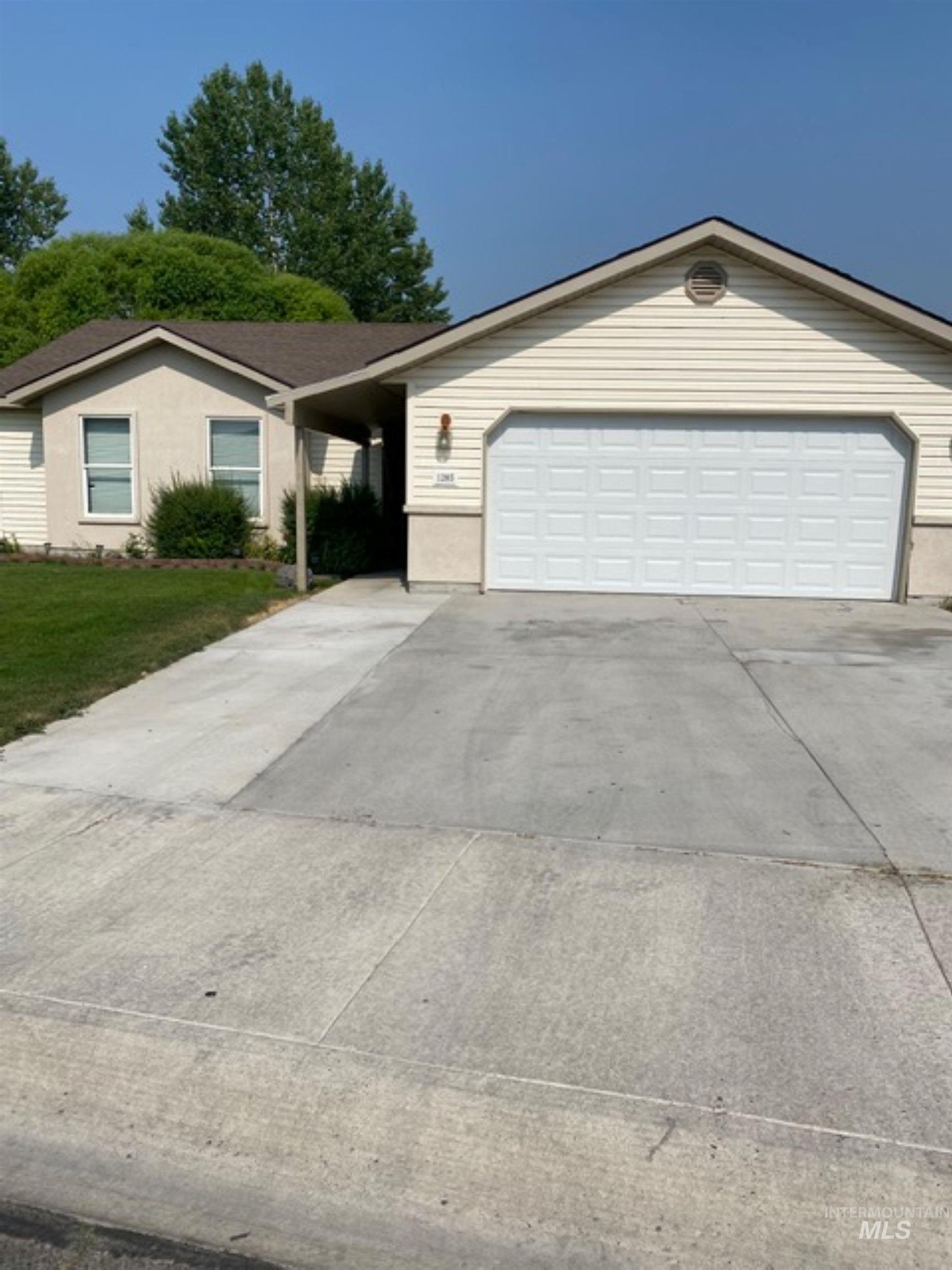 1285 Golden Pheasant Dr Property Photo 1