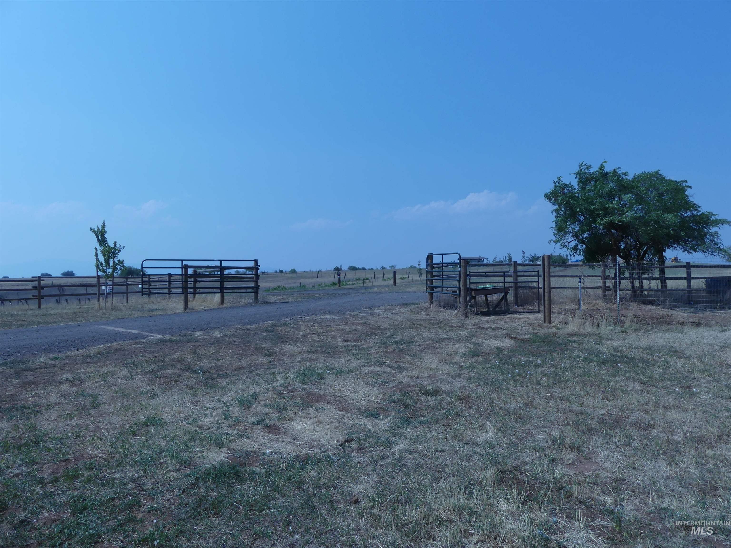 2193 Apple Lane Property Photo 9