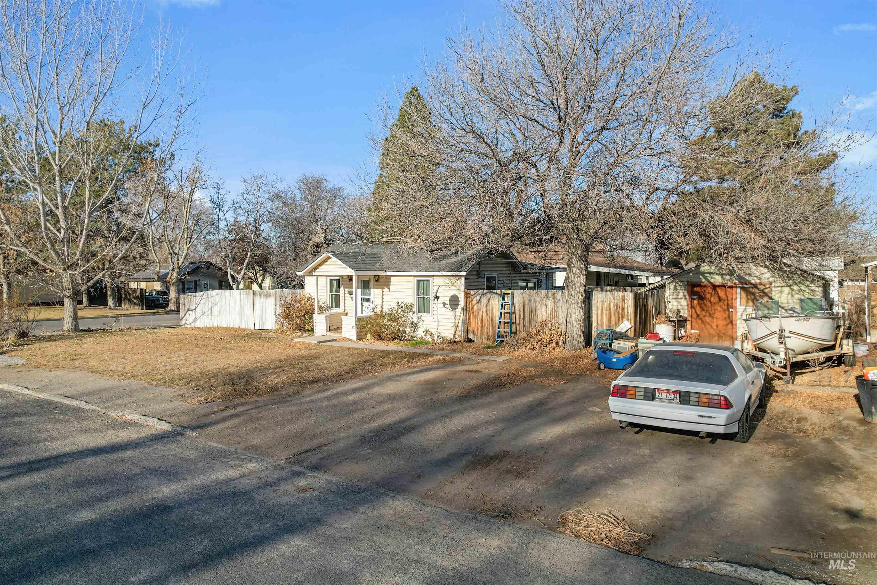 300 14th Ave N Property Photo 10