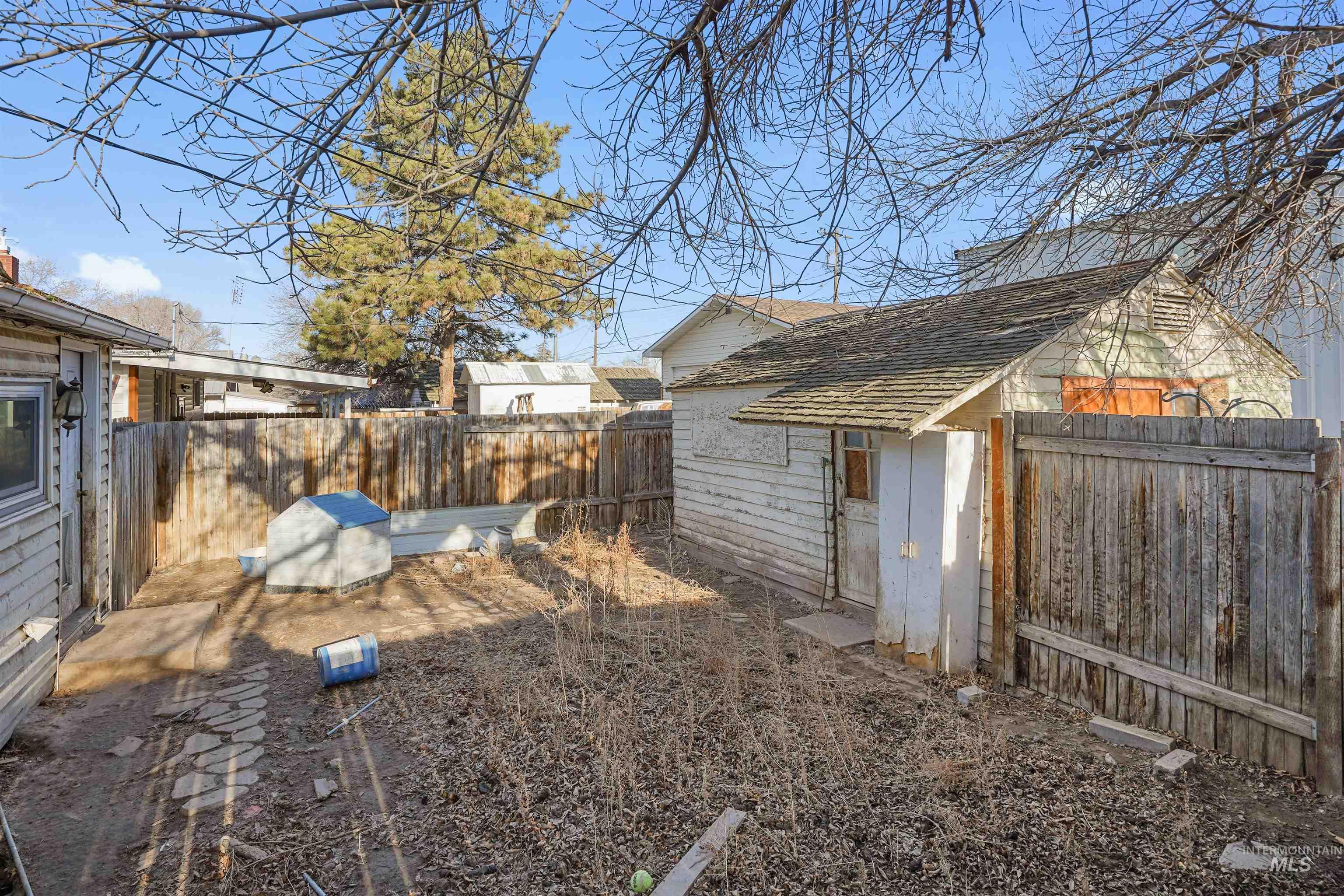 300 14th Ave N Property Photo 11