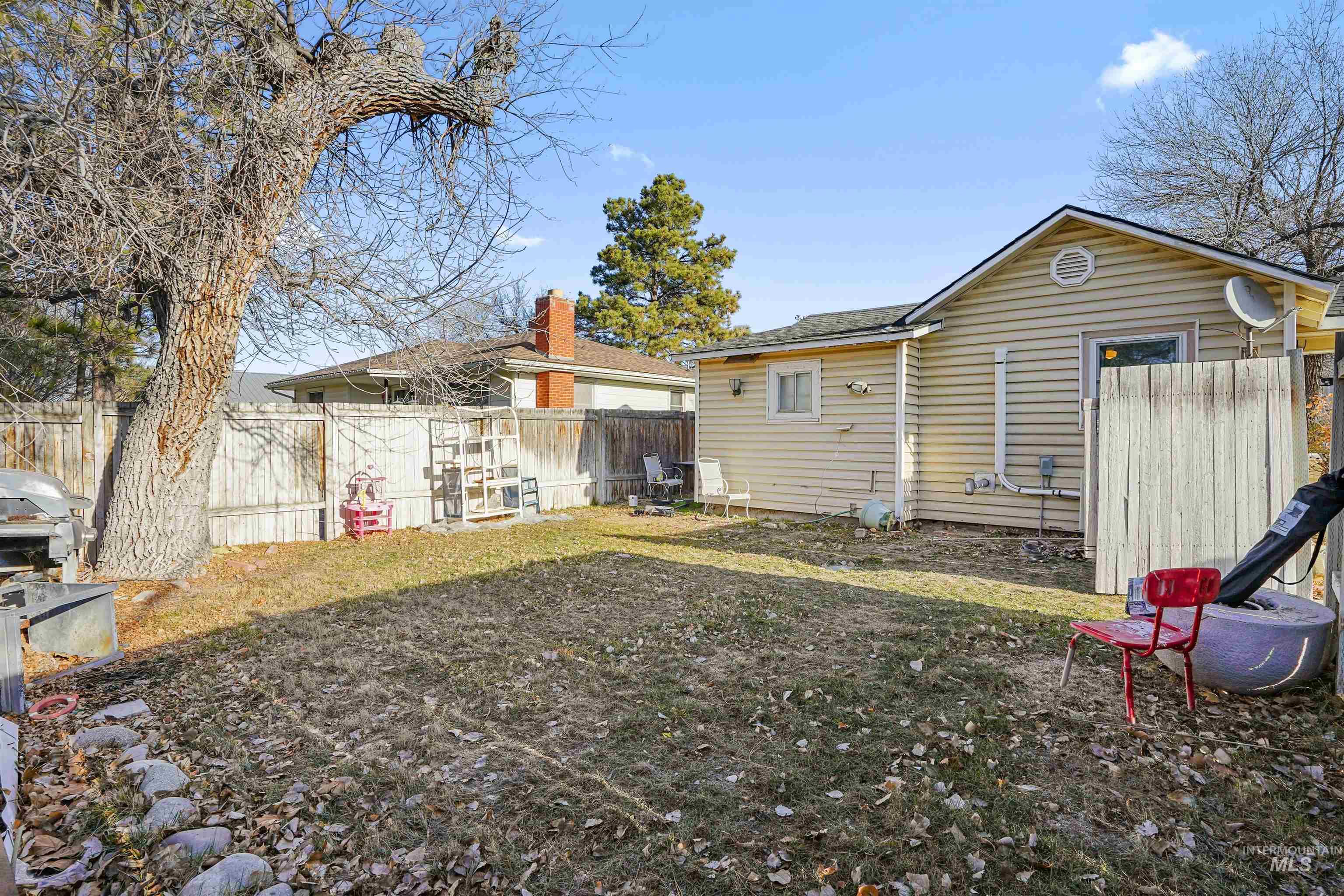 300 14th Ave N Property Photo 12